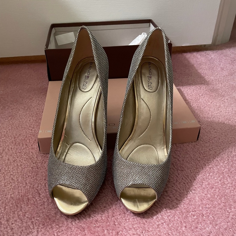 Bandolino Gold mixed metal peep toe heels -10 W Wide